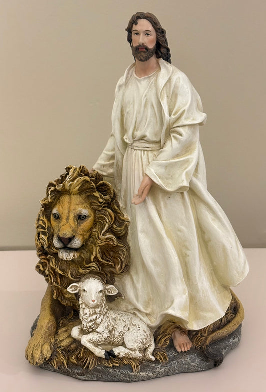 Jesus with The Lion And The Lamb Statue